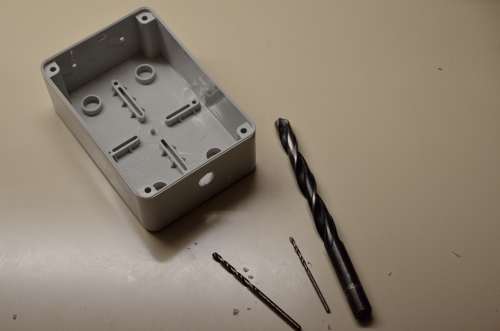 Balun: foratura contenitore