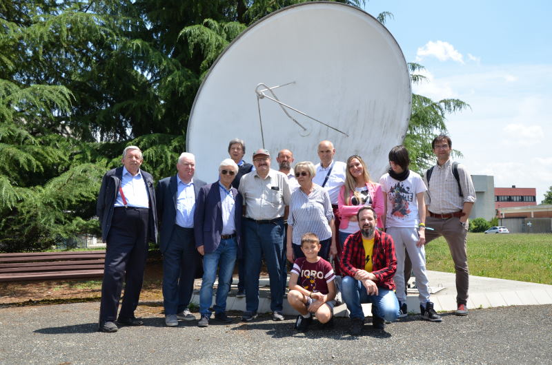 Foto di gruppo della sezione ARI di Alpignano - Valle di Susa in visita all'INRiM di Torino