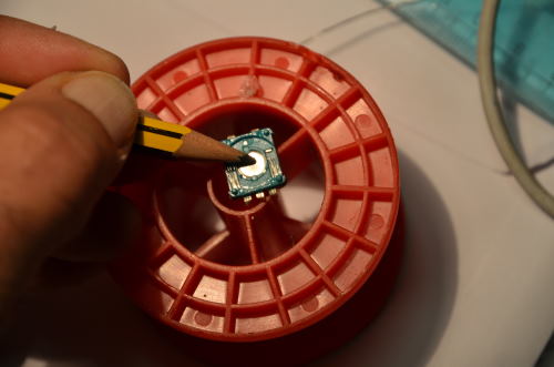 Azionamento del contatto del pulsante del rotary encoder Azionamento del contatto del pulsante del rotary encoder